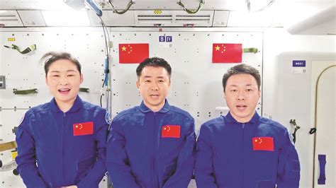 航天员首次在空间站为新中国庆生