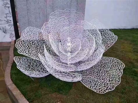 花朵玻璃钢仿铜雕塑生产厂家