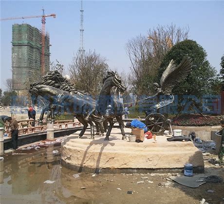 连云港玻璃钢广场雕塑价格