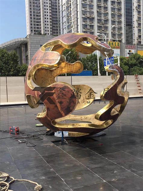 郑州锻铜玻璃钢景观雕塑价格