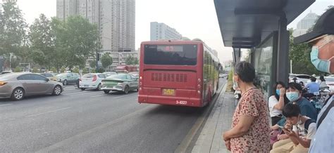 郑州：乘坐公交地铁不再查验核酸