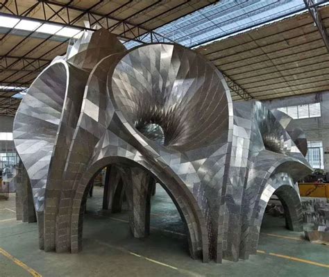 重庆创意不锈钢雕塑多少钱