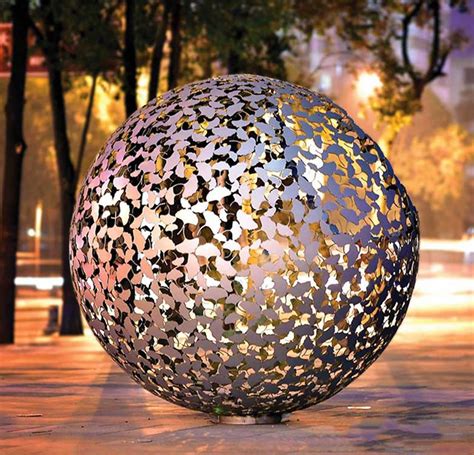 重庆铁艺不锈钢镂空球艺术雕塑