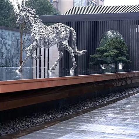 长春不锈钢镂空动物马雕塑