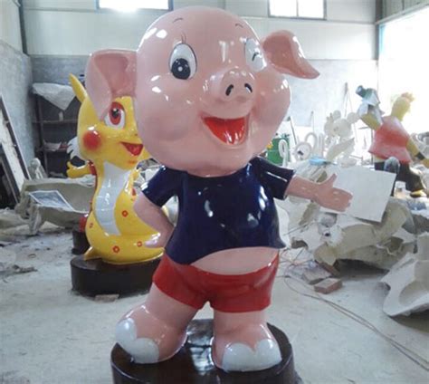 阳江玻璃钢卡通猪雕塑