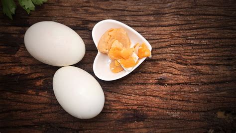 鹅蛋煮多久能煮熟怎么去腥味(鹅蛋的功效与作用)